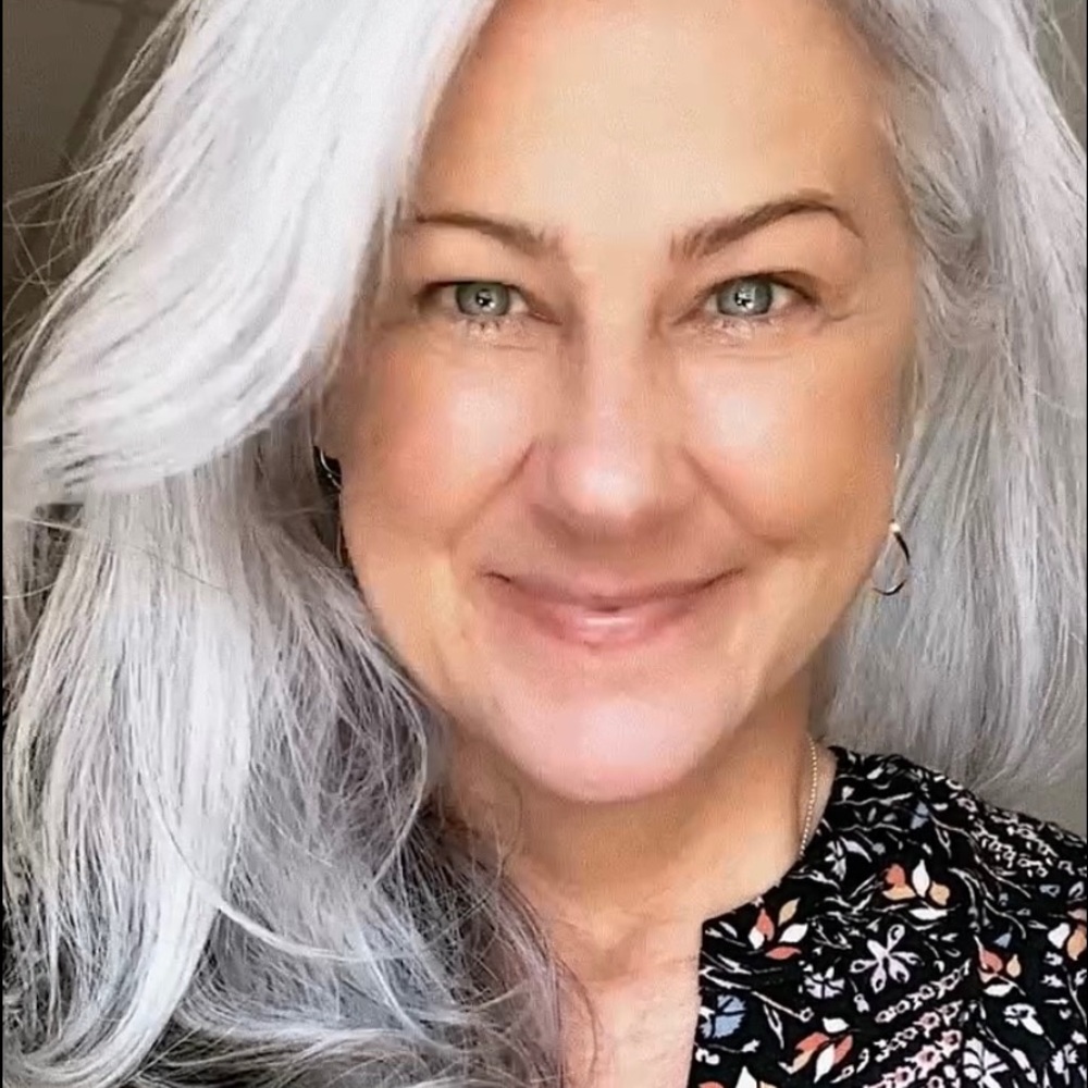 Meet your Posher, Dina